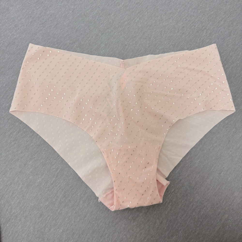 Victoria’s Secret No-show Seamless Pink/Peach Hiphugger/Hipster Panty Underwear